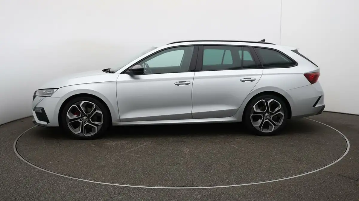 2021-skoda-octavia-20tdi-vrs-estate-big-65