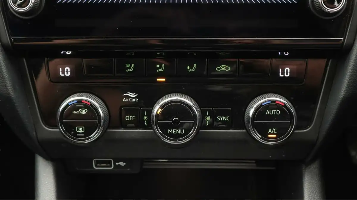 2020-skoda-octavia-16tdi-se-technology-estate-big-12