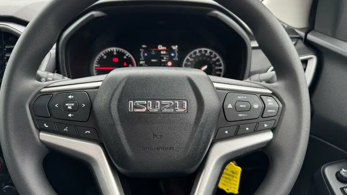 2024-isuzu-d-max-19td-dl20-double-auto-big-23