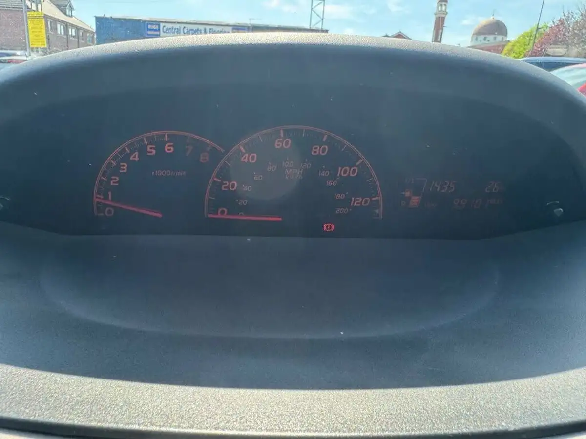 2010-toyota-yaris-10-tr-5d-big-3