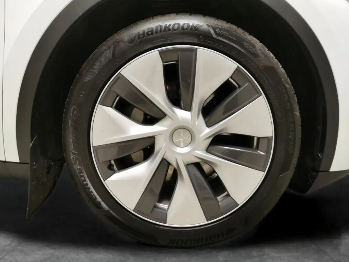 2023-tesla-model-y-e-rwd-big-33