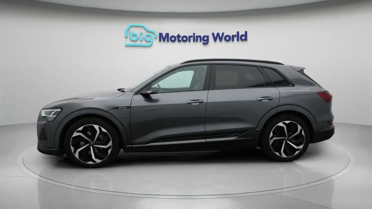 2022-audi-e-tron-50e-black-edition-station-wagon-big-4