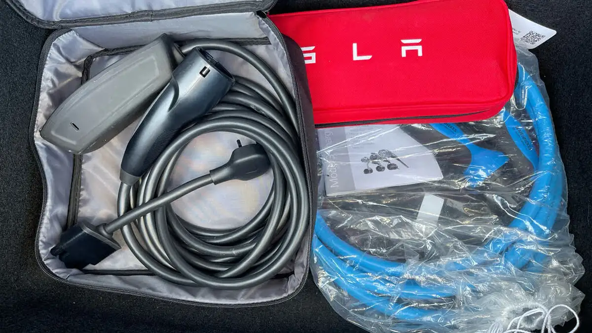 2021-tesla-model-3-e-long-range-awd-big-21