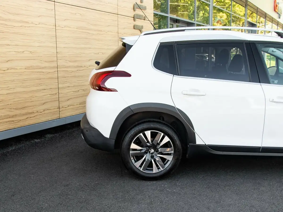 2018-peugeot-2008-suv-12-puretech-allure-premium-ss-big-6