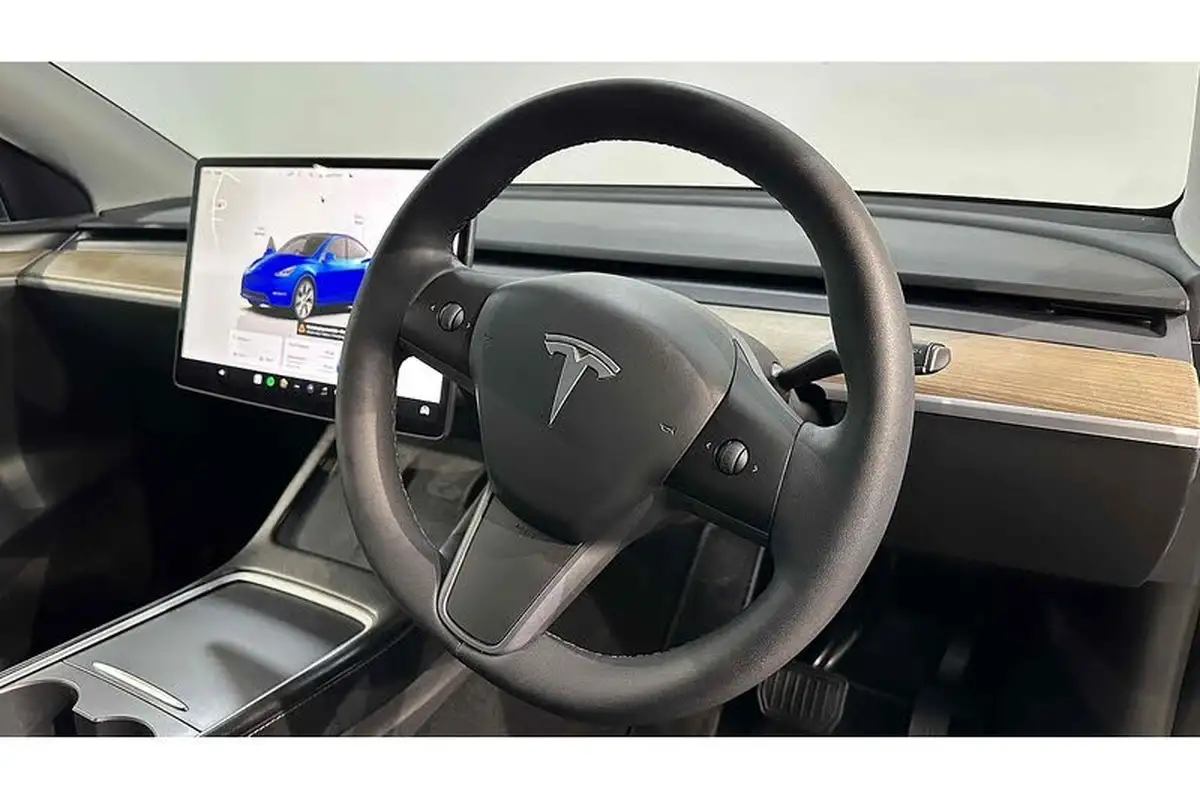 2022-tesla-model-y-e-long-range-big-30