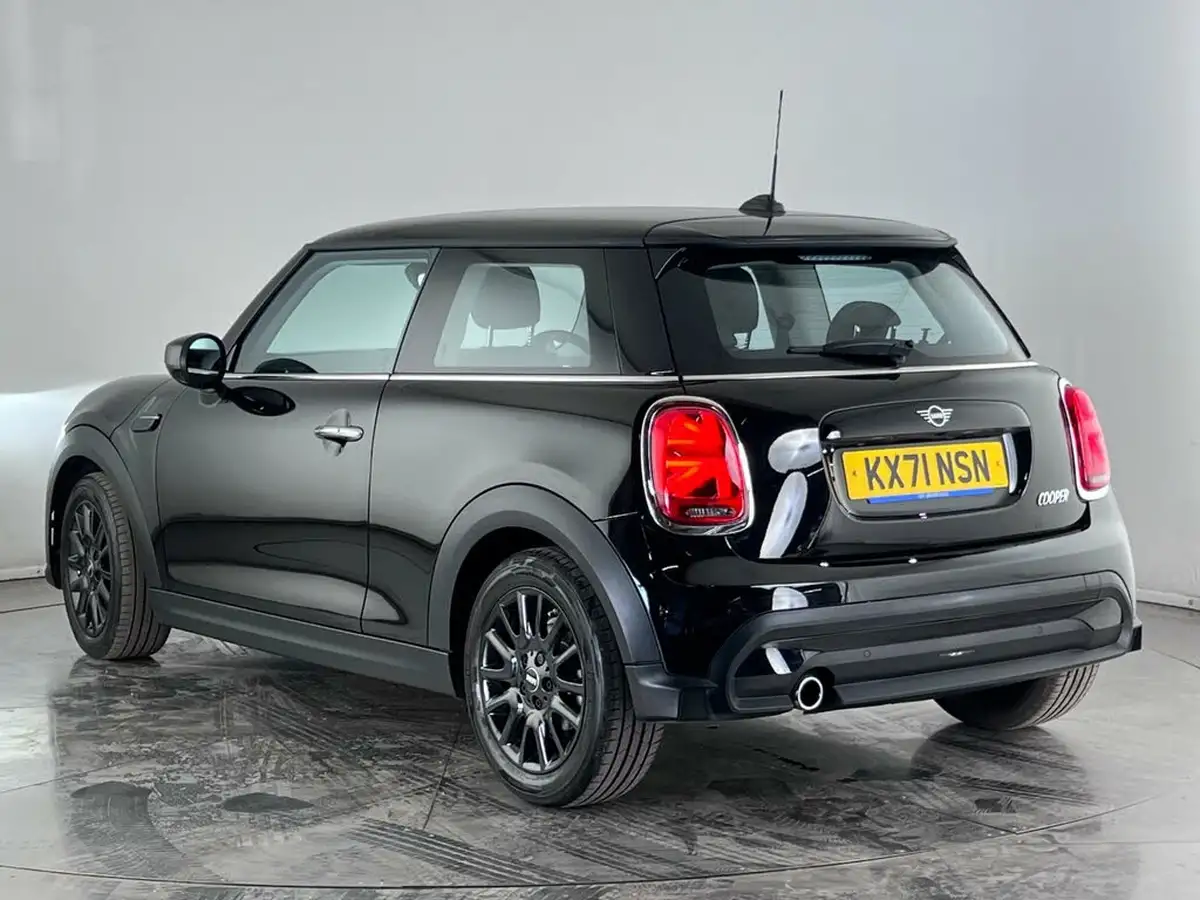 2021-mini-cooper-15-cooper-classic-hatchback-3d-big-4