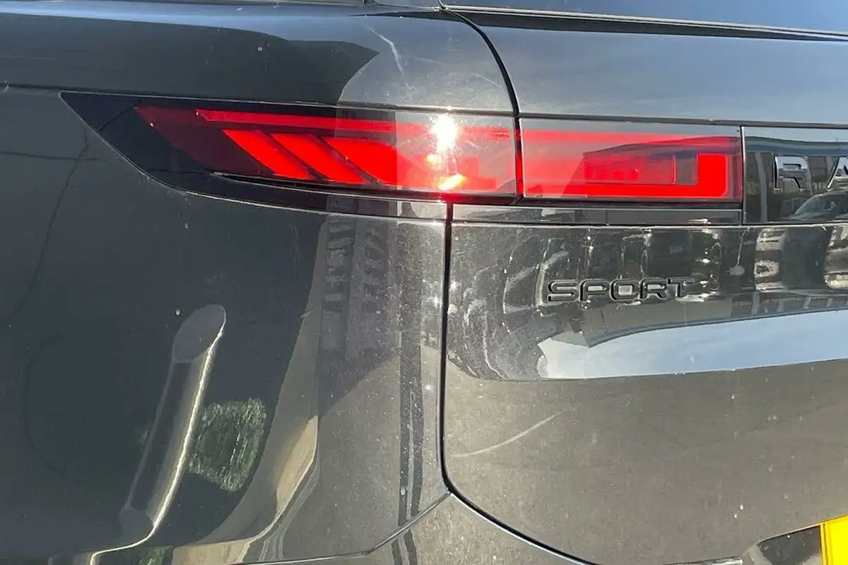 2023-land-rover-range-rover-sport-30-p460e-dynamic-se-big-33