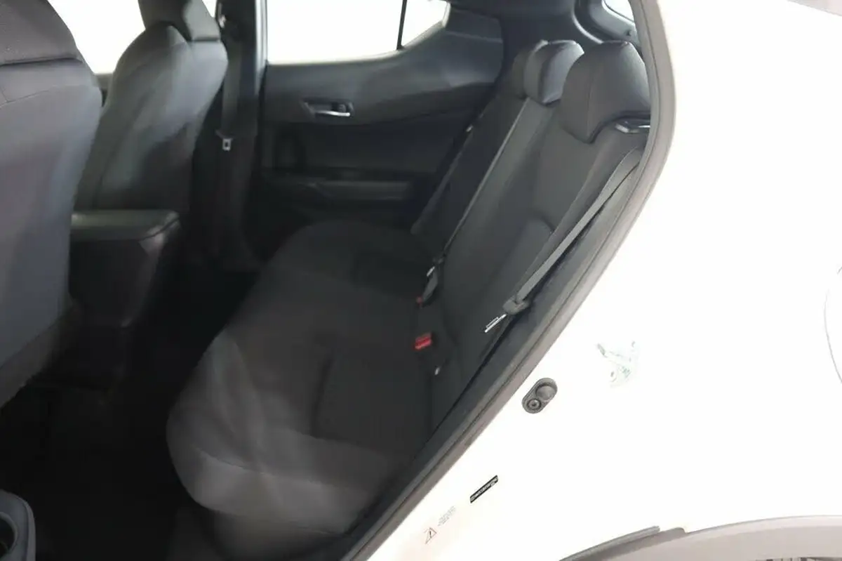 2021-toyota-c-hr-18-vvt-i-icon-big-12