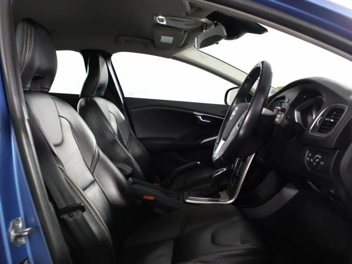 2015-volvo-v40-16td-d2-cross-country-lux-powershift-big-8