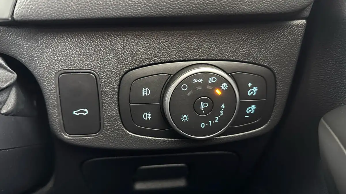 2019-ford-focus-20-active-x-estate-big-23