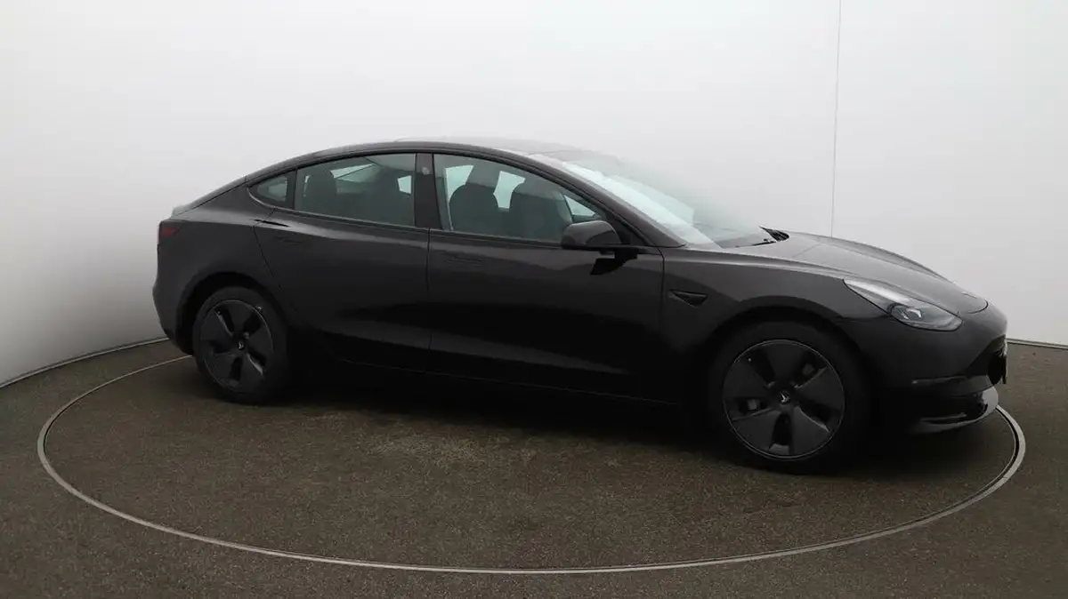2022-tesla-model-3-e-long-range-big-45