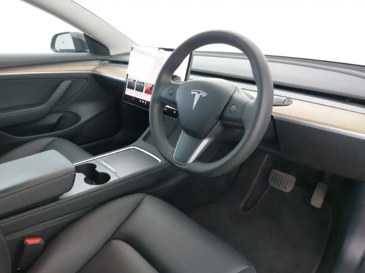 2022-tesla-model-3-e-long-range-big-10