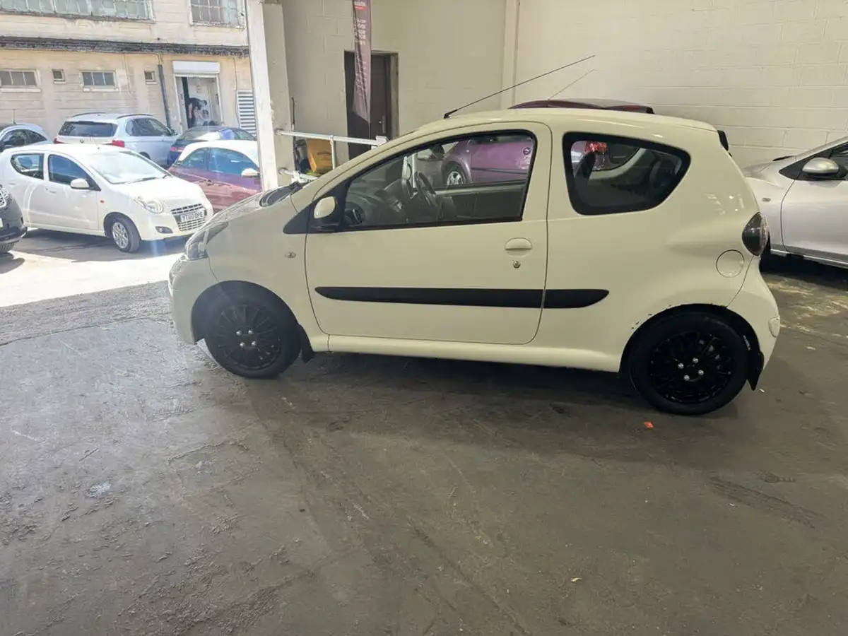 2013-toyota-aygo-10-aygo-ice-3d-big-6