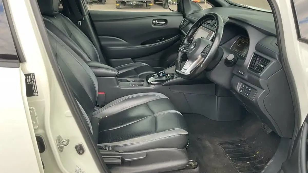 2019-nissan-leaf-e-tekna-big-8