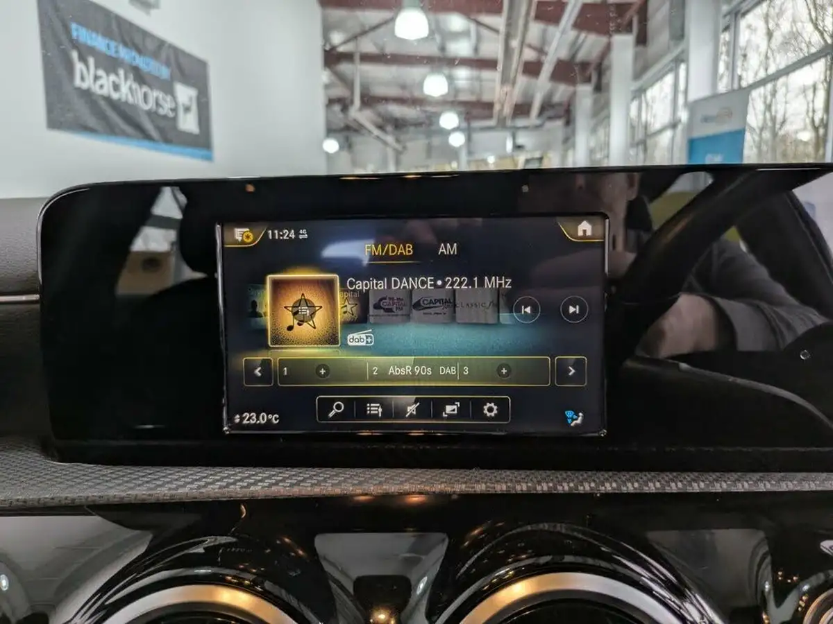 2019-mercedes-benz-a-class-13-a180-se-big-17