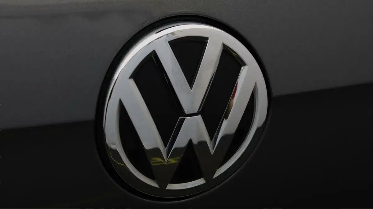 2017-volkswagen-golf-20tdi-gtd-ss-hatchback-5d-big-19