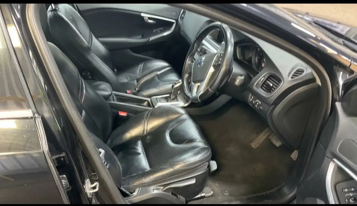 2013-volvo-v40-16td-d2-se-lux-nav-ss-powershift-big-6