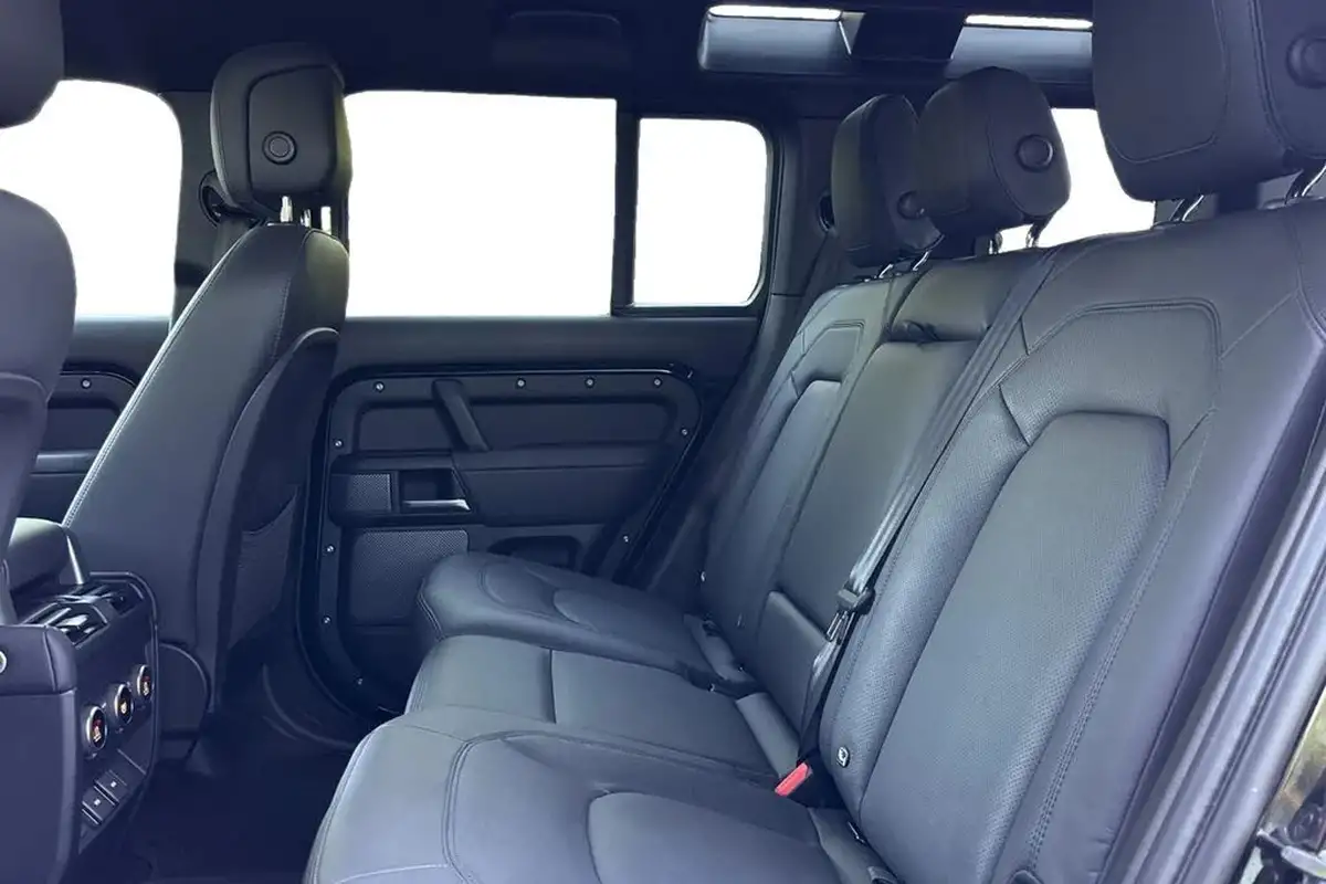 2022-land-rover-110-defender-50-p525-v8-big-3