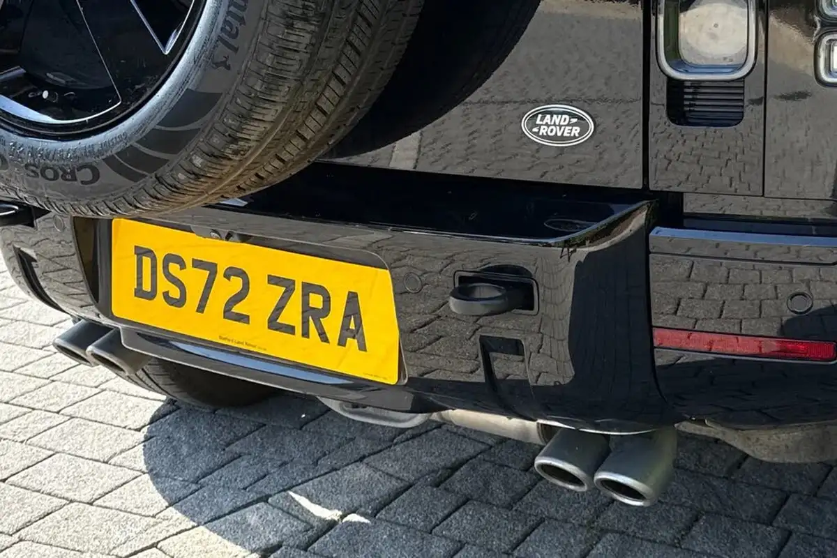 2022-land-rover-110-defender-50-p525-v8-big-31