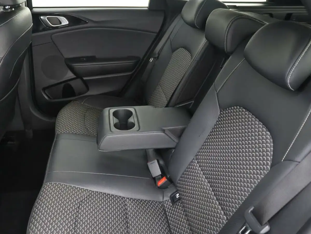 2022-kia-ceed-15-t-gdi-3-sportswagon-big-23