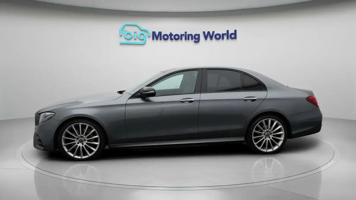 2020-mercedes-benz-e-class-20d-e300d-amg-line-edition-premium-plus-saloon-4d-big-4