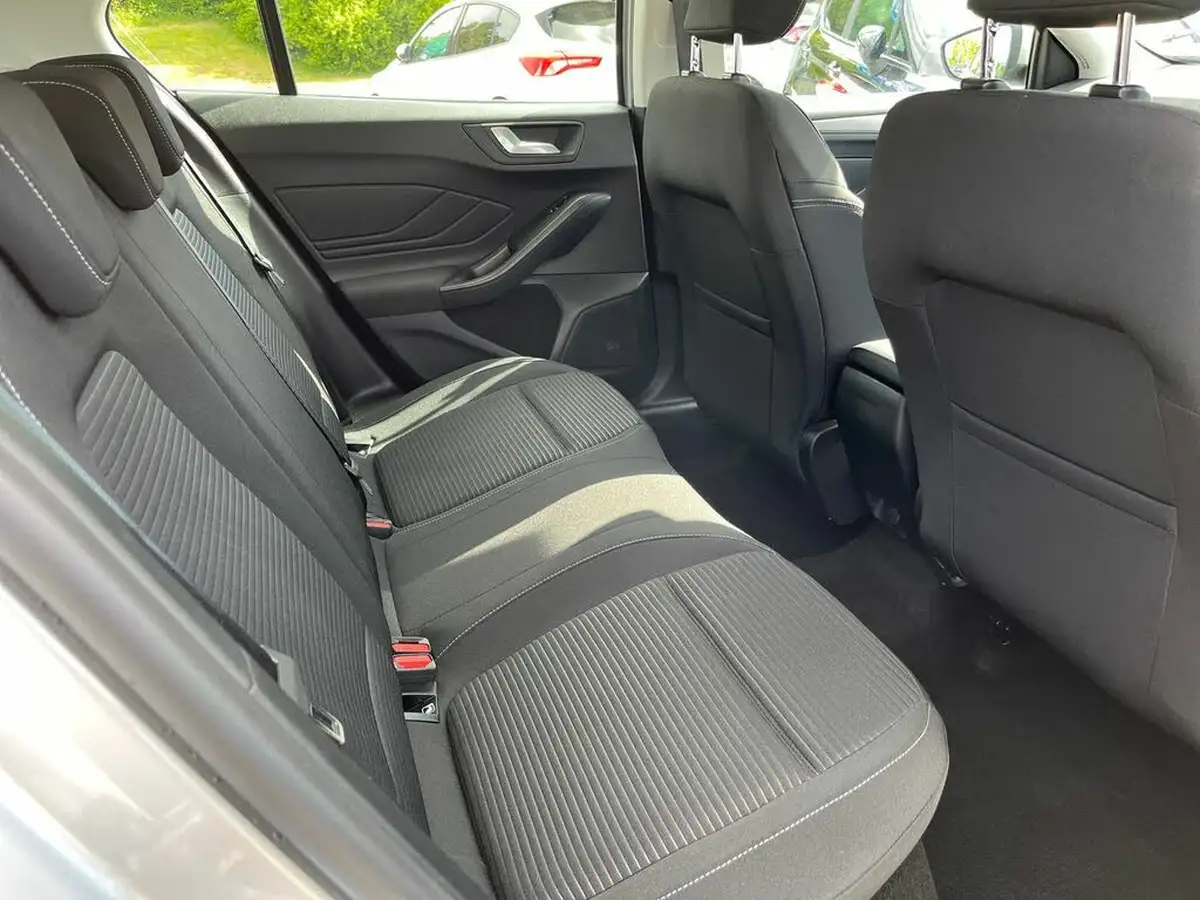 2023-ford-focus-10t-titanium-125ps-hatchback-big-18