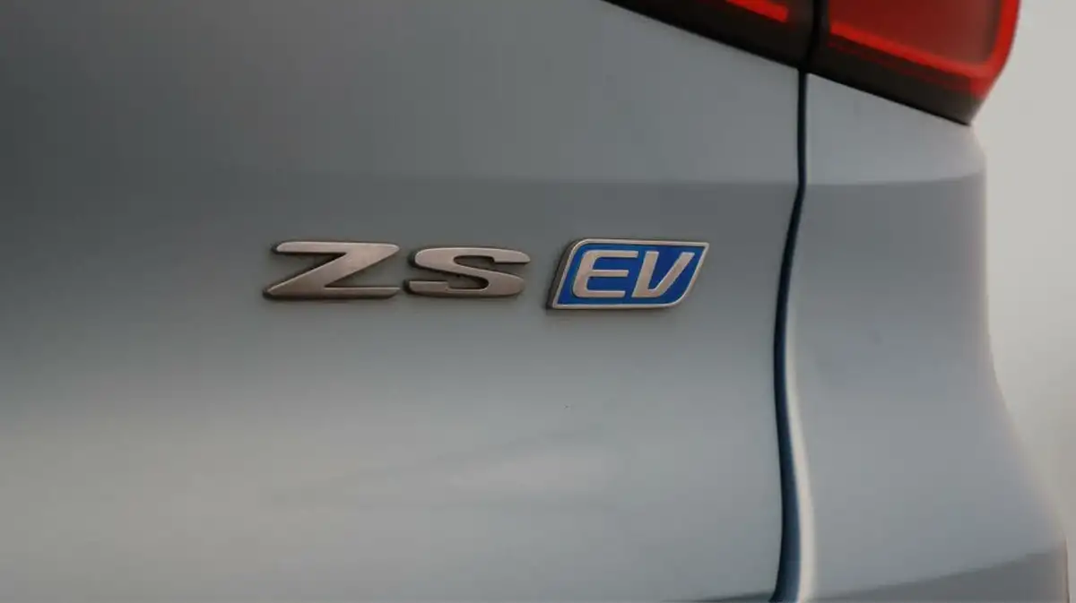 2020-mg-zs-suv-e-exclusive-ev-big-21
