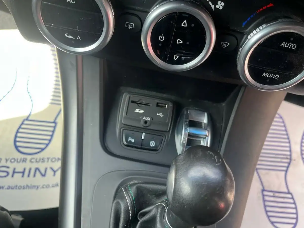 2015-alfa-romeo-giulietta-14-tb-qv-line-alfa-tct-big-21