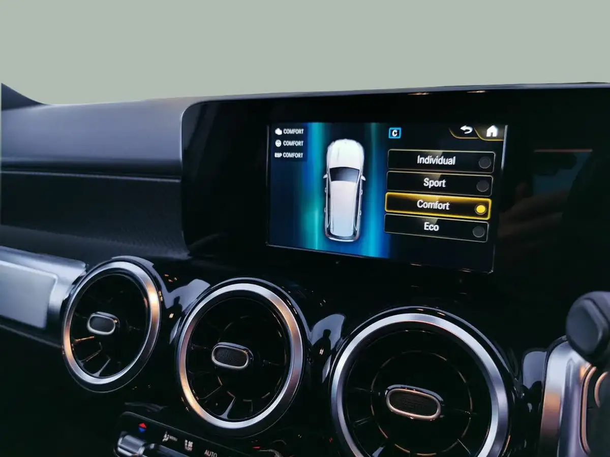 2021-mercedes-benz-glb-class-13-glb200-amg-line-8g-tronic-big-22