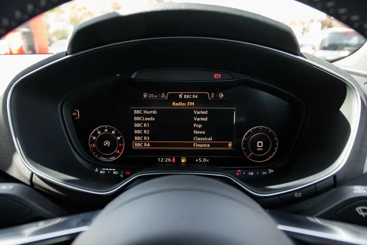 2015-audi-tt-coupe-20-tfsi-s-line-big-23