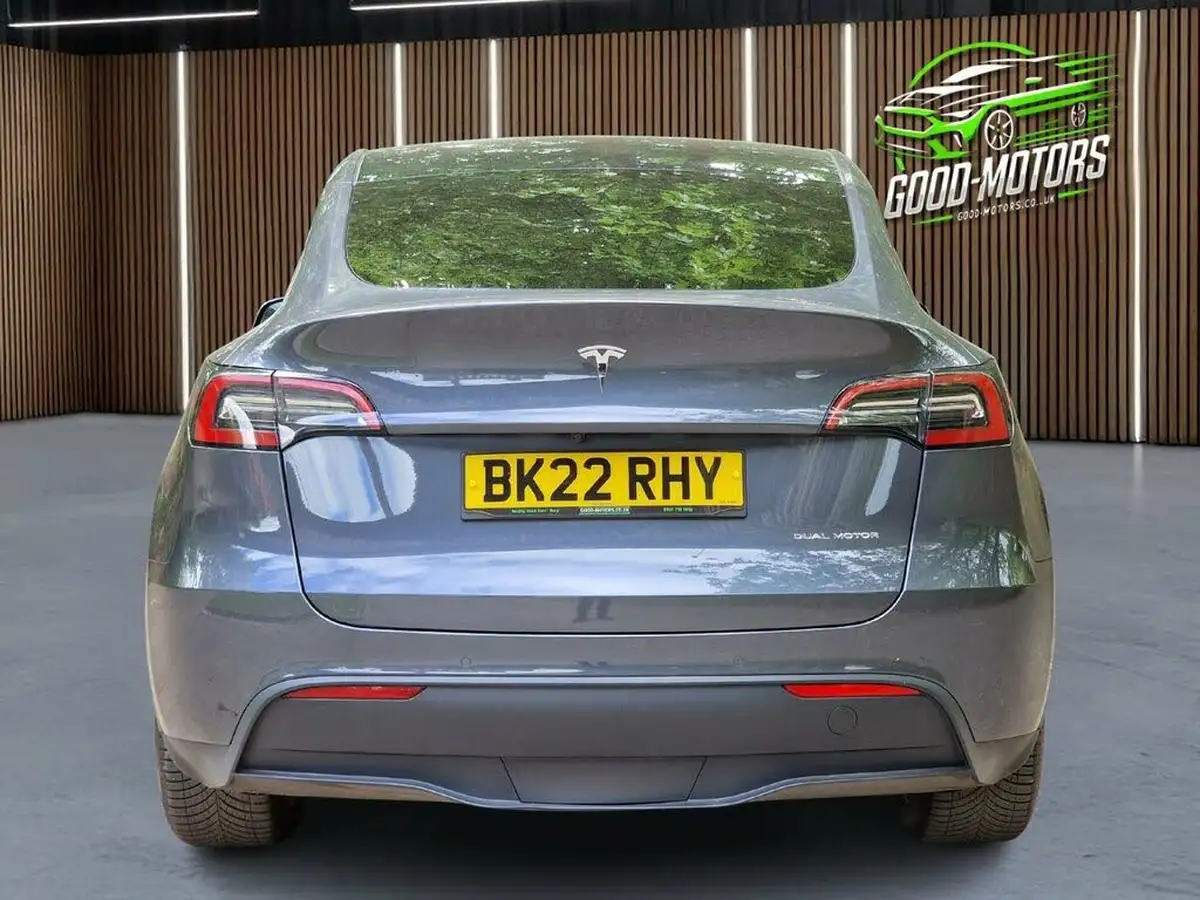 2022-tesla-model-y-e-long-range-big-10