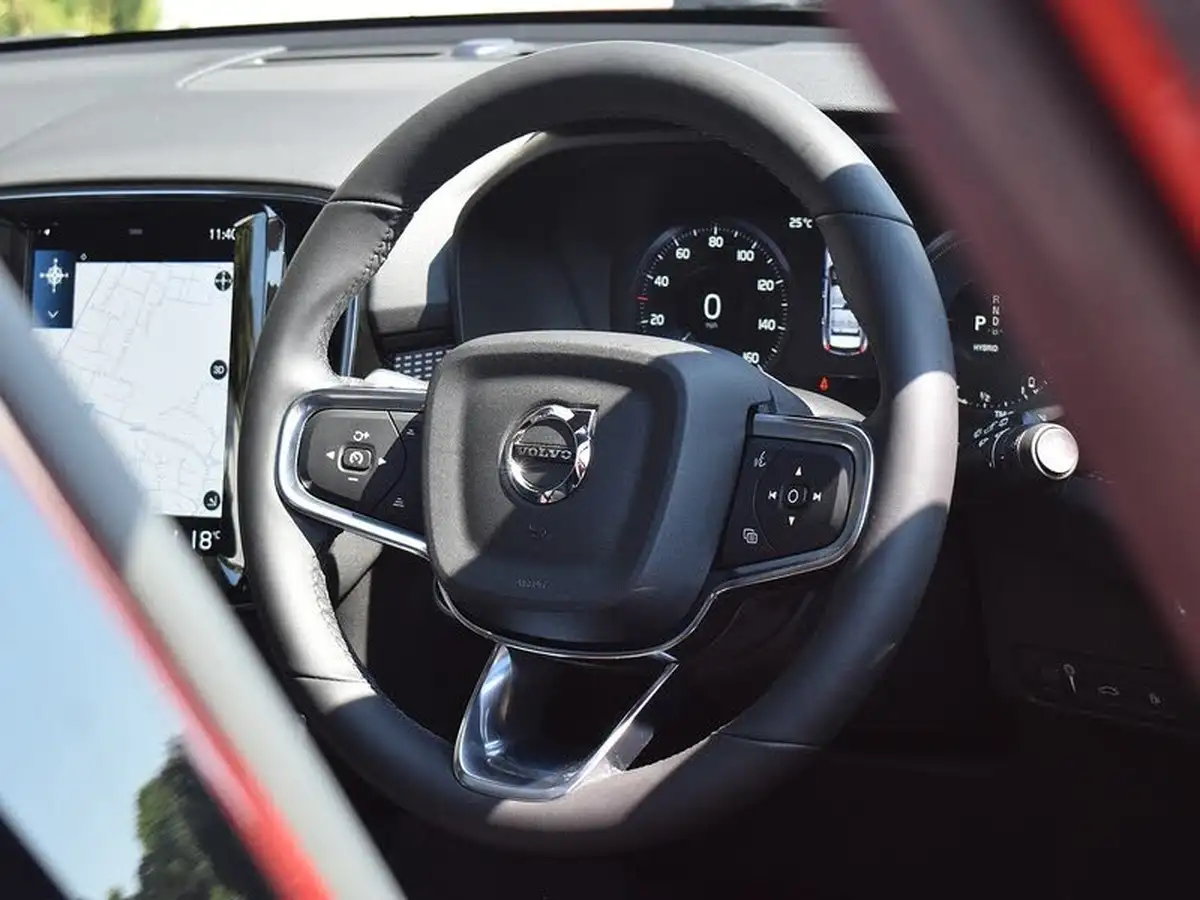 2022-volvo-xc40-15-t5-r-design-pro-big-11