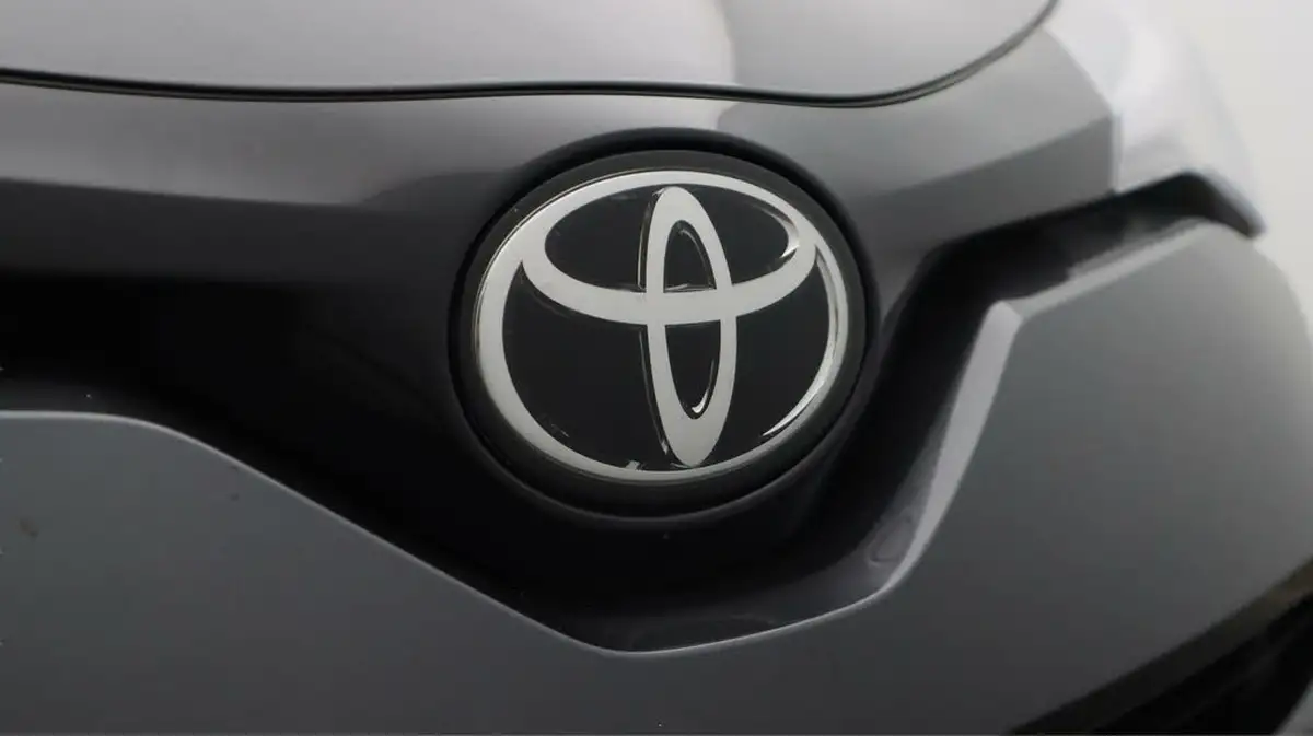 2022-toyota-c-hr-18-vvt-i-gr-sport-big-23