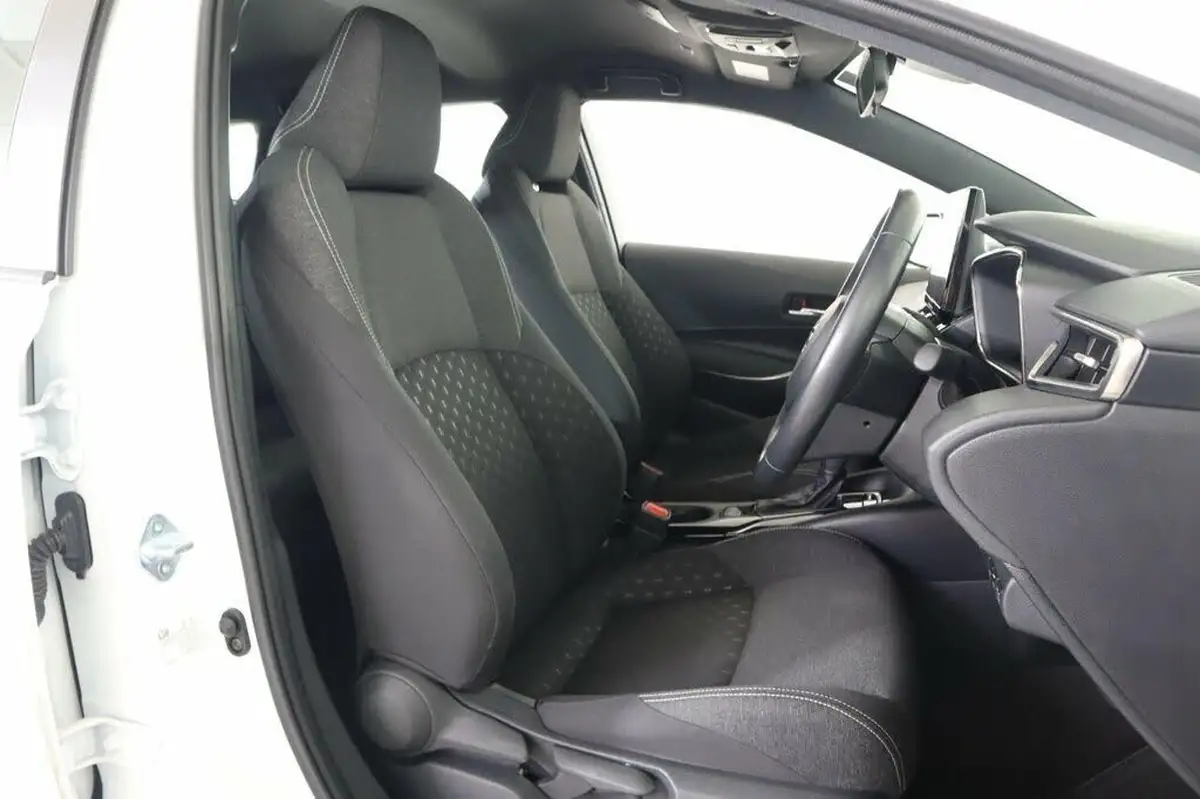 2023-toyota-corolla-18-vvt-i-icon-138bhp-touring-sports-5d-big-14