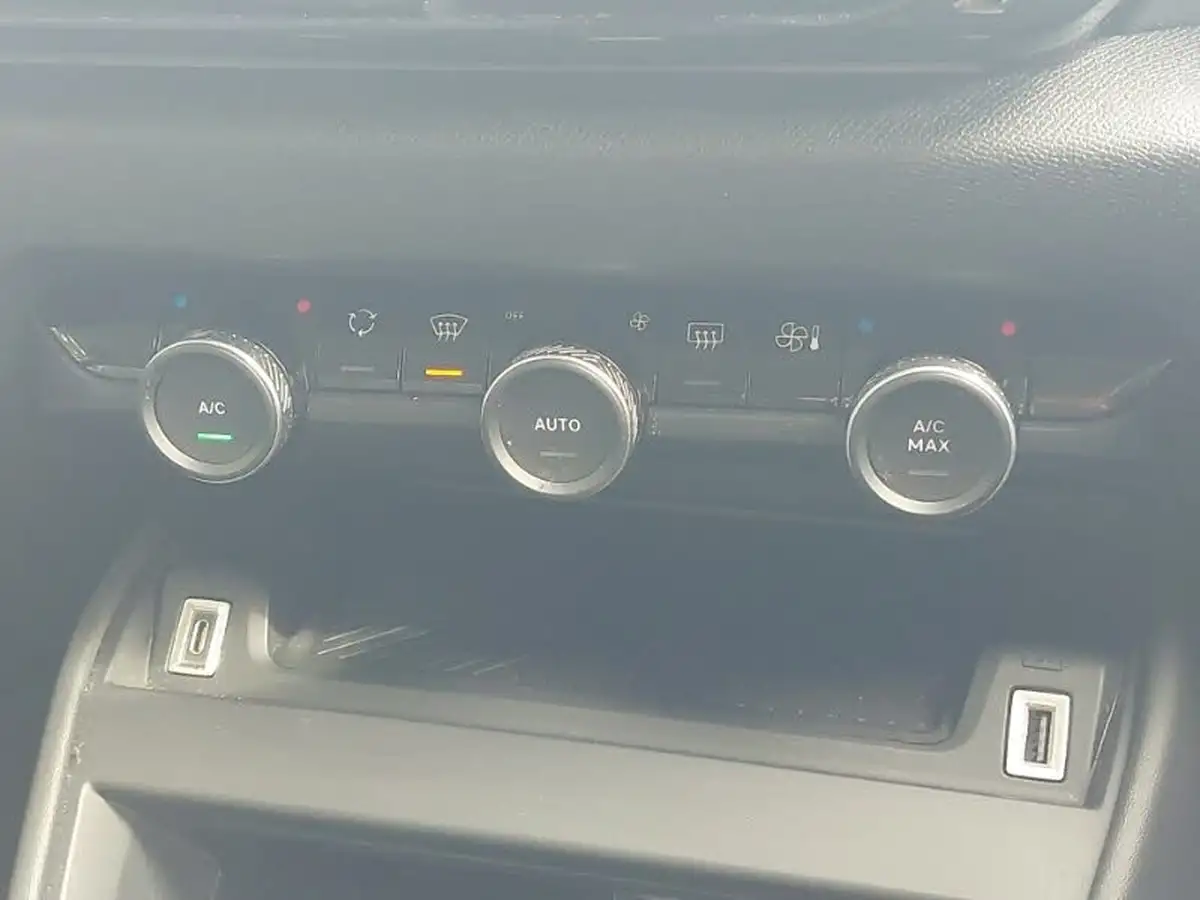 2022-citroen-c4-12-puretech-shine-130ps-big-18