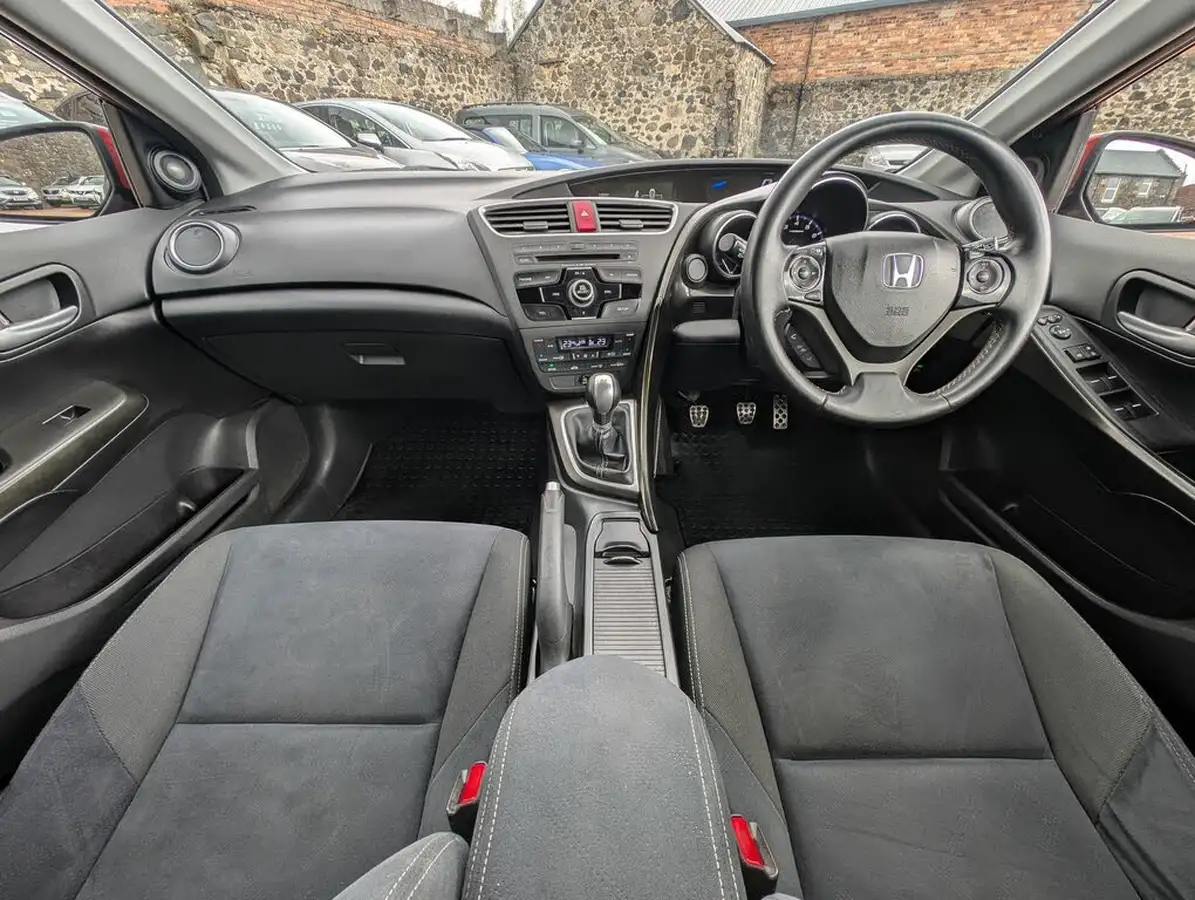 2014-honda-civic-18-se-plus-hatchback-big-6