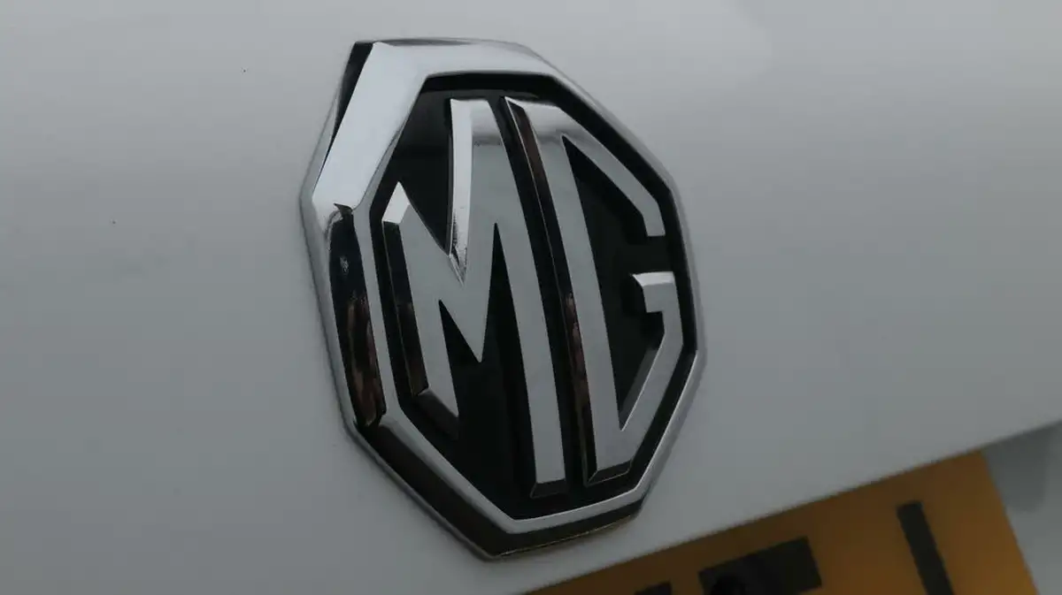 2022-mg-hs-15t-gdi-exclusive-162ps-big-21