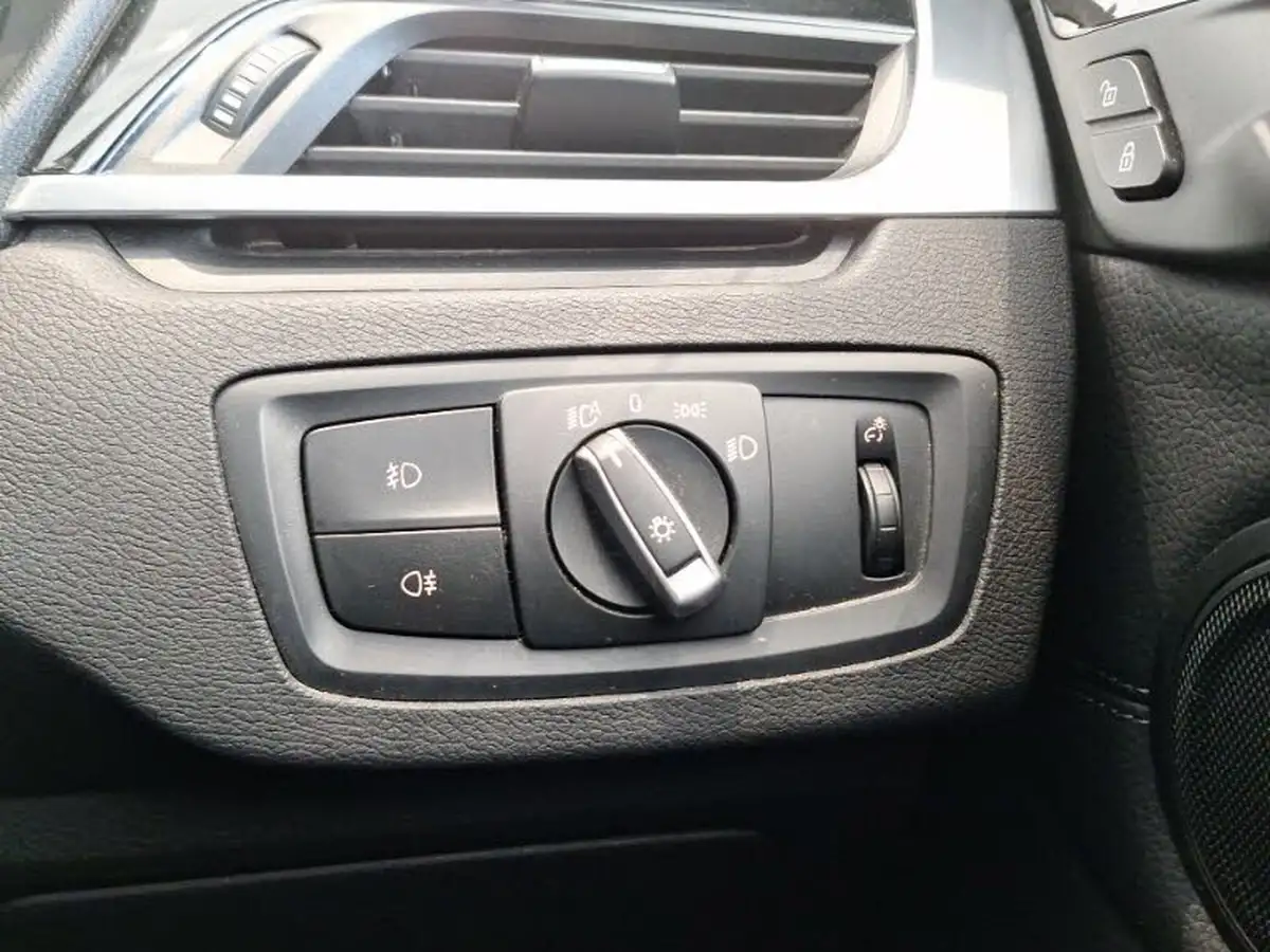 2018-bmw-x1-15-sdrive-18i-xline-134bhp-big-16