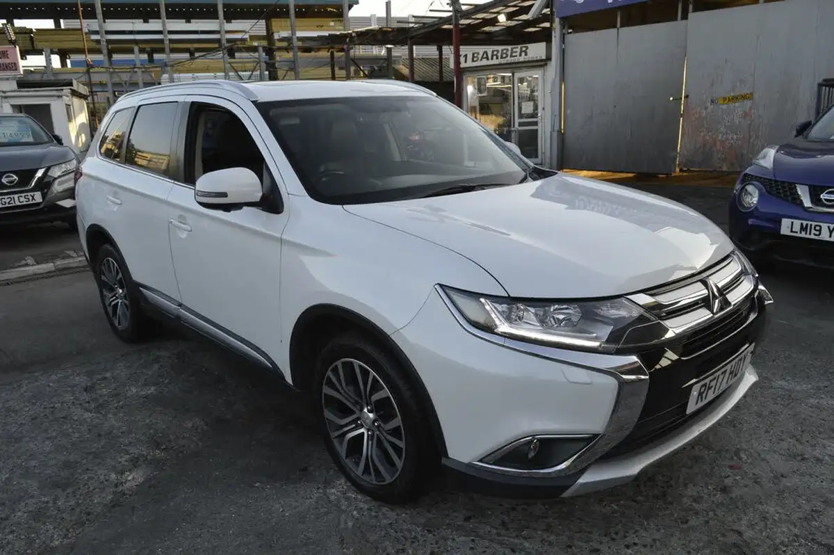 2017-mitsubishi-outlander-22di-d-4-auto-big-0