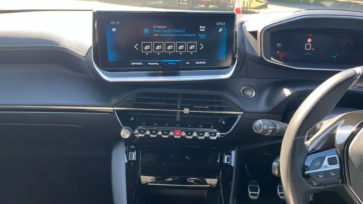 2021-peugeot-2008-suv-12-puretech-gt-big-9