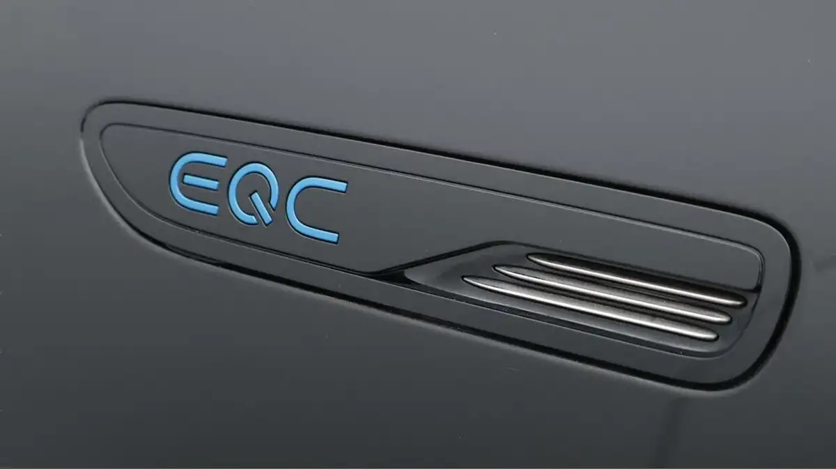 2021-mercedes-benz-eqc-e-eqc-400-amg-line-big-20