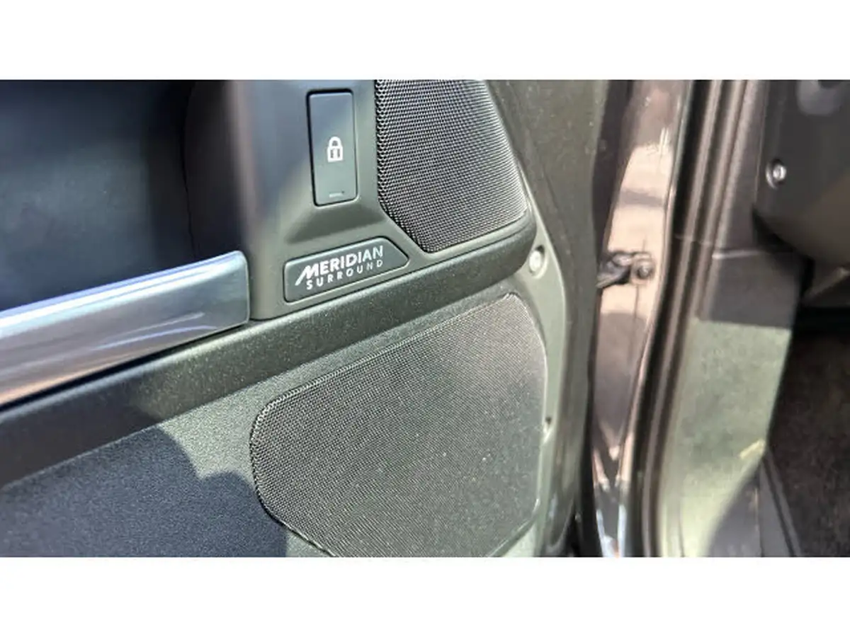 2025-land-rover-90-defender-50-p525-v8-5000cc-big-38