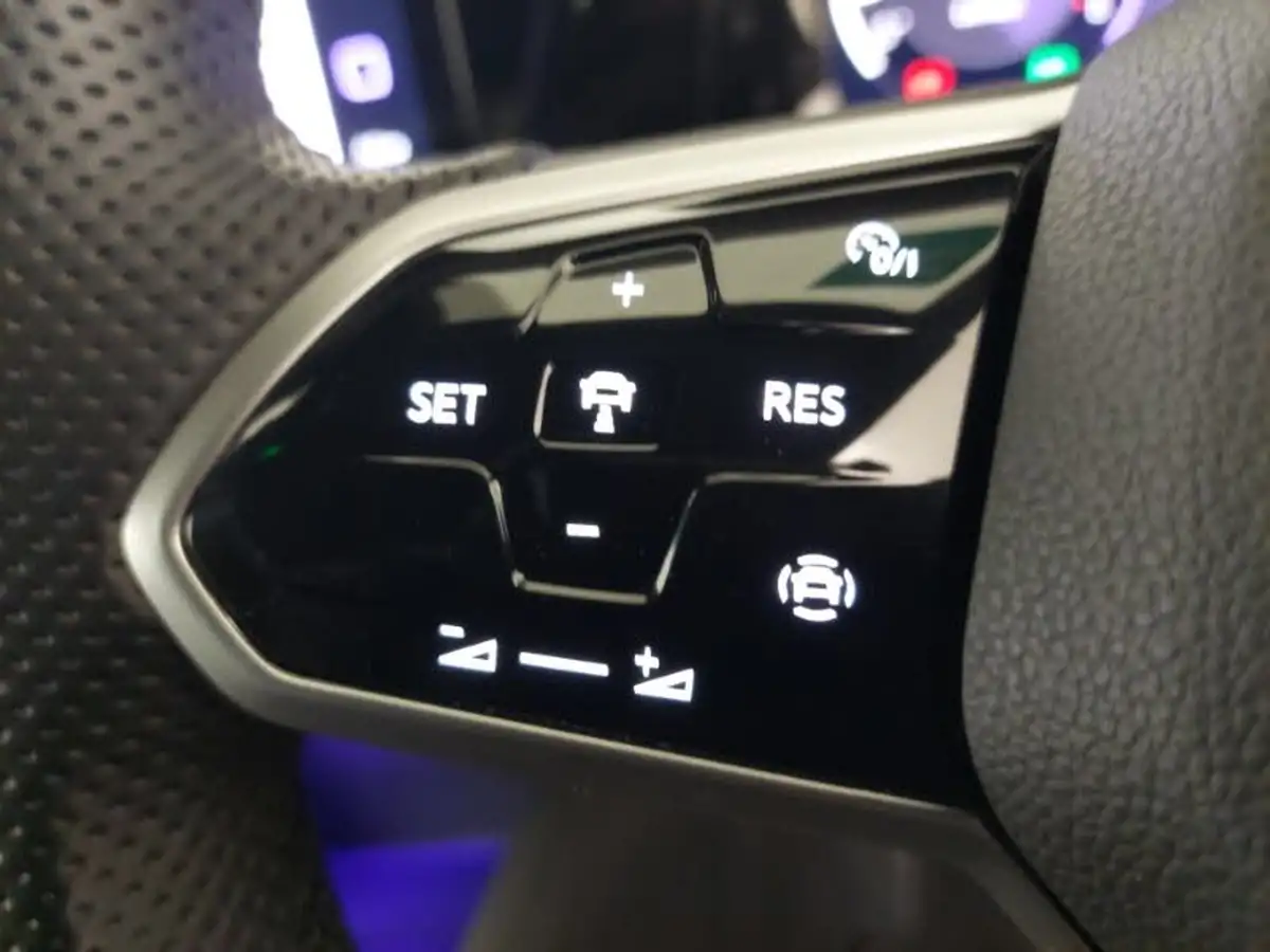 2022-volkswagen-golf-15-etsi-r-line-150ps-hatchback-big-13