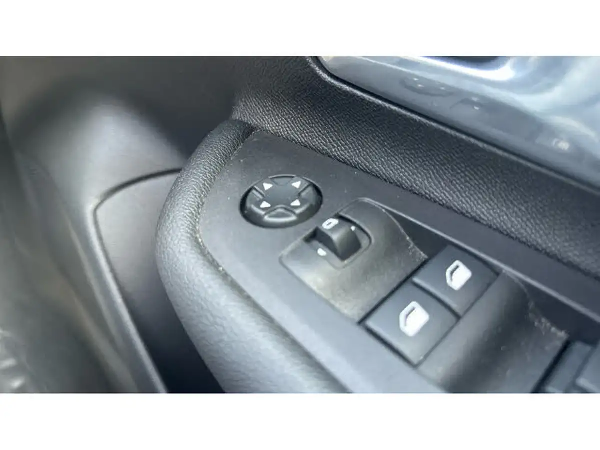 2022-vauxhall-mokka-12-design-100ps-big-33