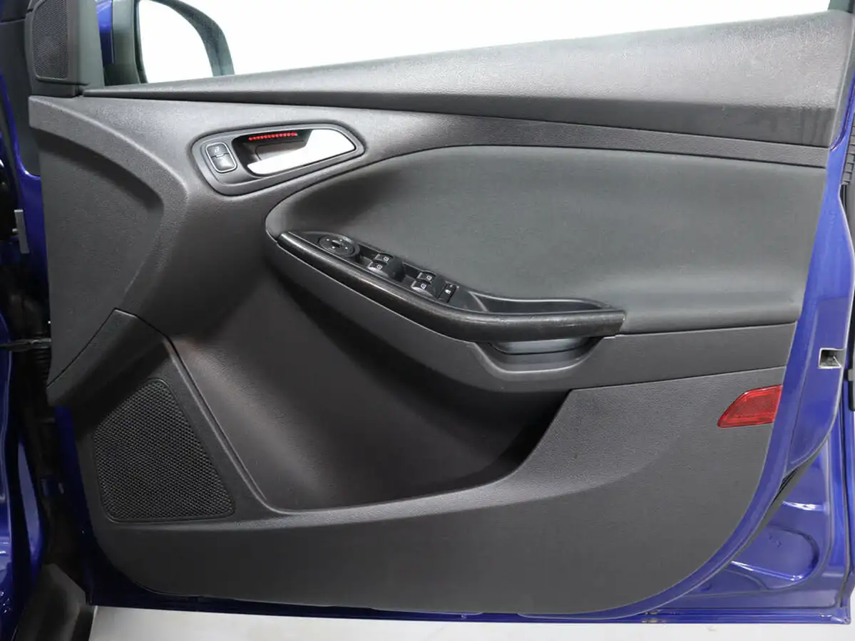 2015-ford-focus-15-titanium-hatchback-big-38
