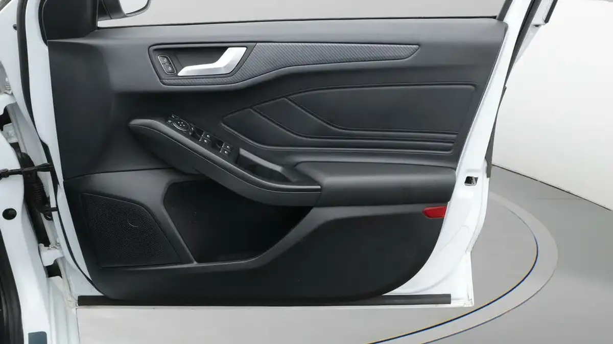 2019-ford-focus-10t-st-line-x-hatchback-big-15