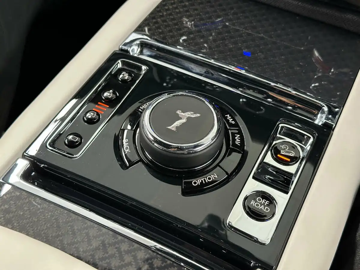 2023-rolls-royce-cullinan-675-black-badge-big-35