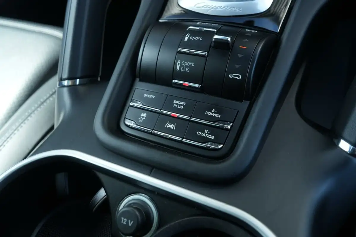 2016-porsche-cayenne-30-s-e-hybrid-big-22