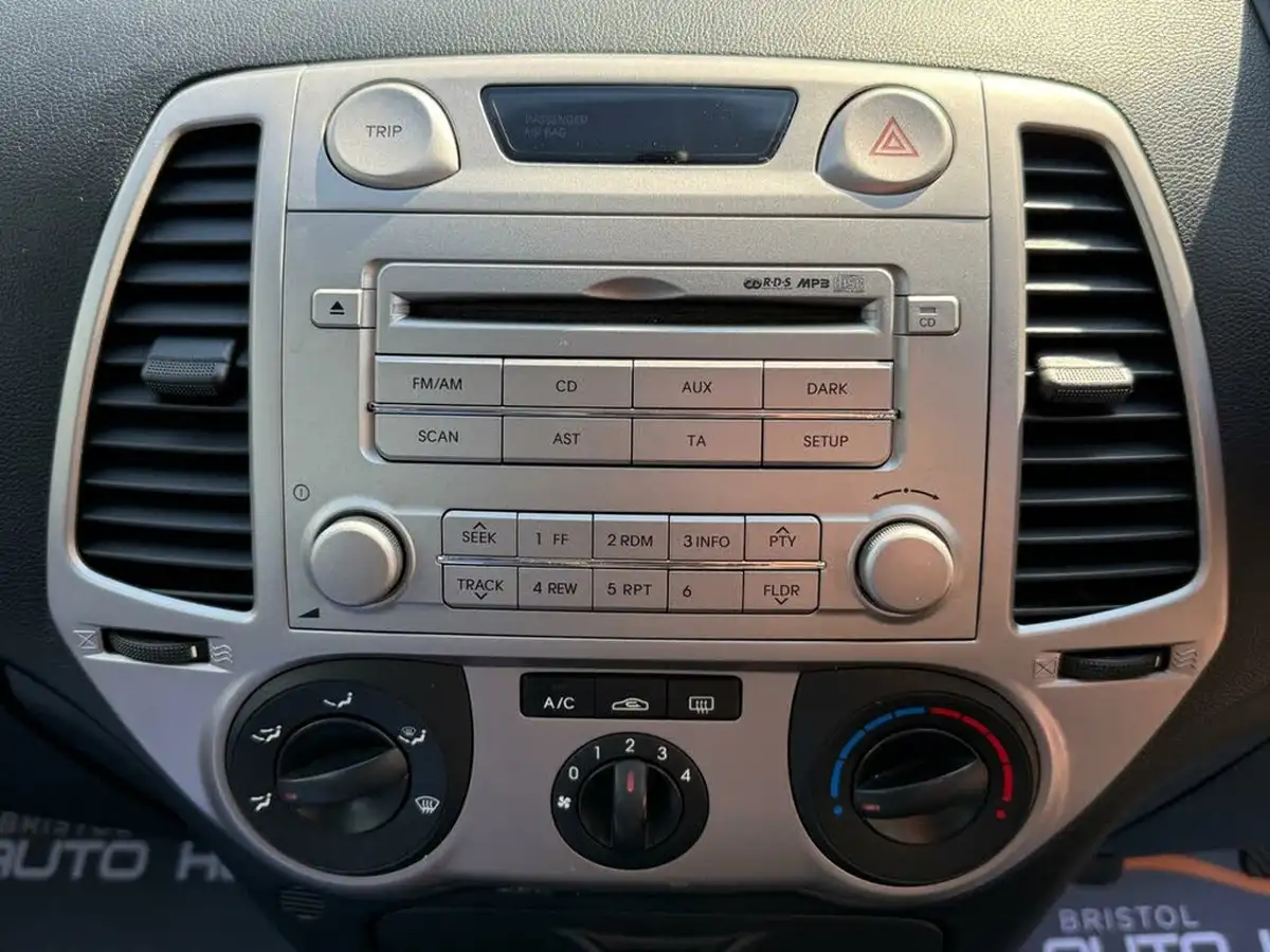 2010-hyundai-i20-14-comfort-5d-big-43