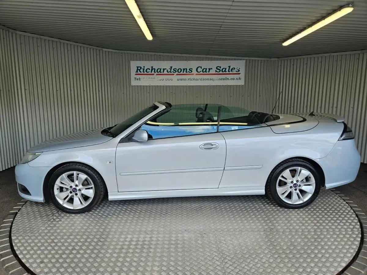 2010-saab-9-3-big-30